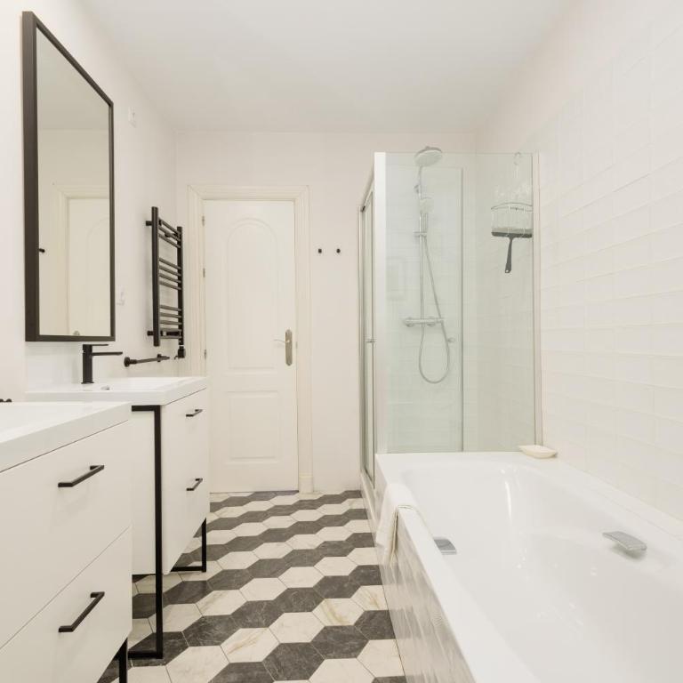 Cozy apartment with terrace and access to the beach, in Elviria, Marbella East - Two-Bedroom Apartment - 8