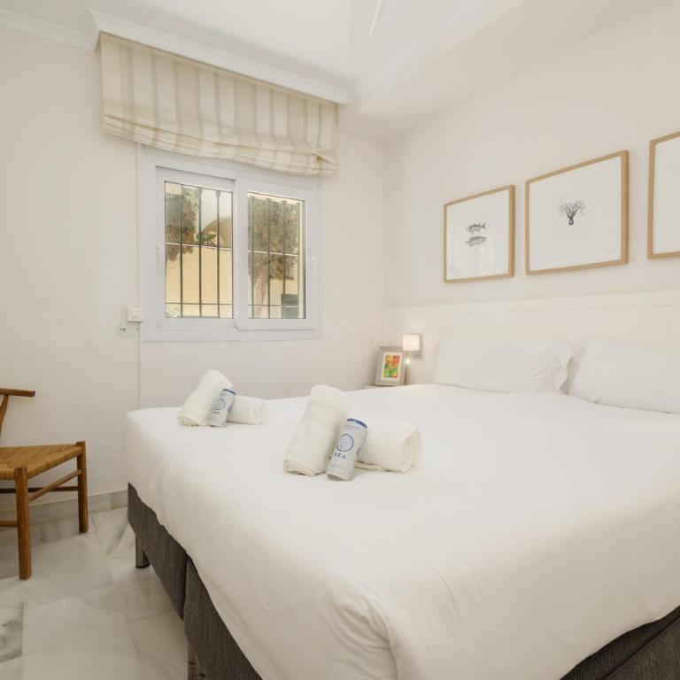 Cozy apartment with terrace and access to the beach, in Elviria, Marbella East - Two-Bedroom Apartment - 10