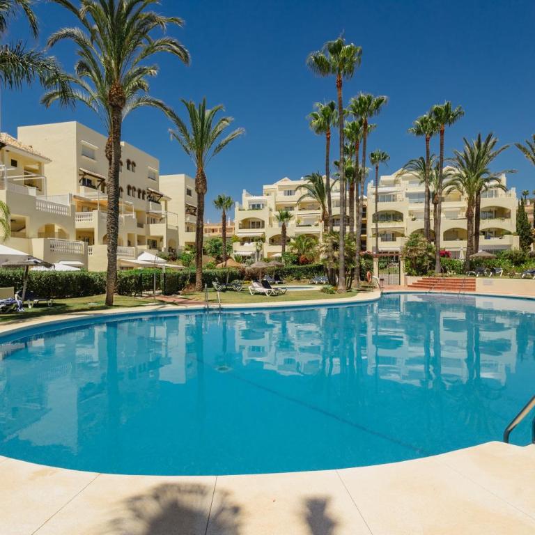 Cozy apartment with terrace and access to the beach, in Elviria, Marbella East - Two-Bedroom Apartment - 17