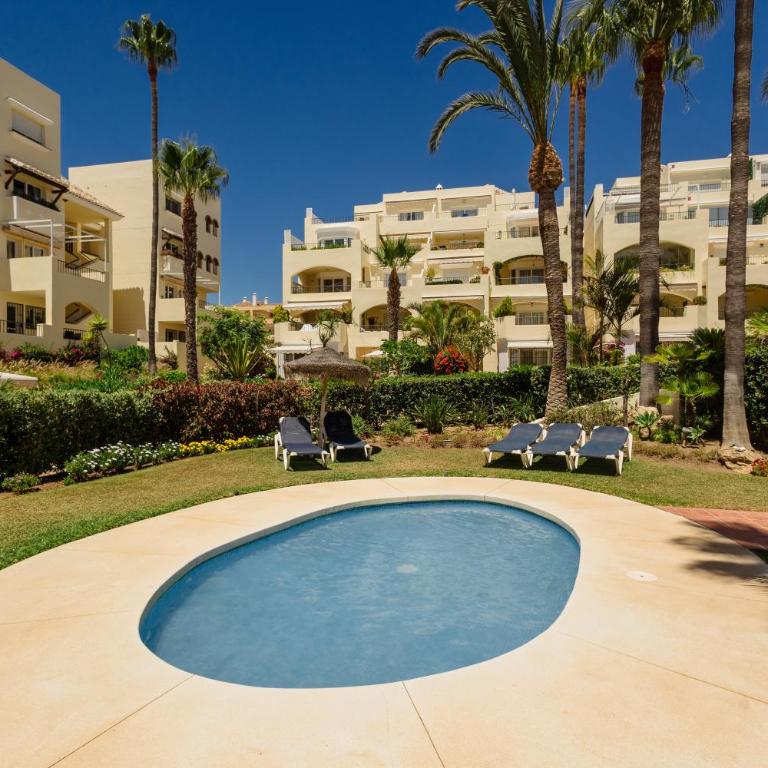 Cozy apartment with terrace and access to the beach, in Elviria, Marbella East - Two-Bedroom Apartment - 18