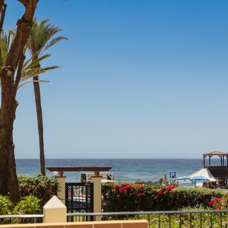 Cozy apartment with terrace and access to the beach, in Elviria, Marbella East - Two-Bedroom Apartment - 19