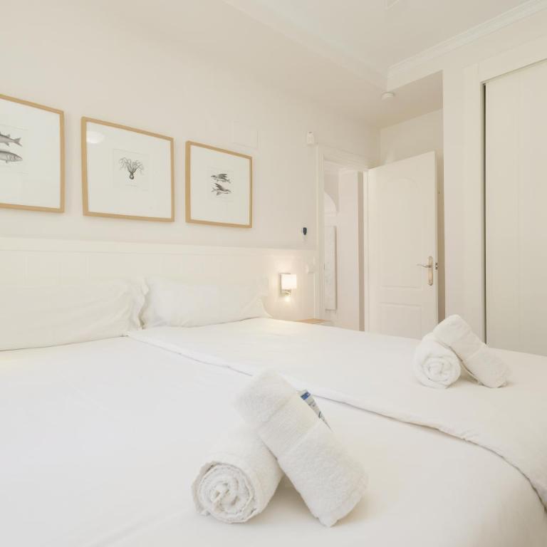 Cozy apartment with terrace and access to the beach, in Elviria, Marbella East - Two-Bedroom Apartment - 33