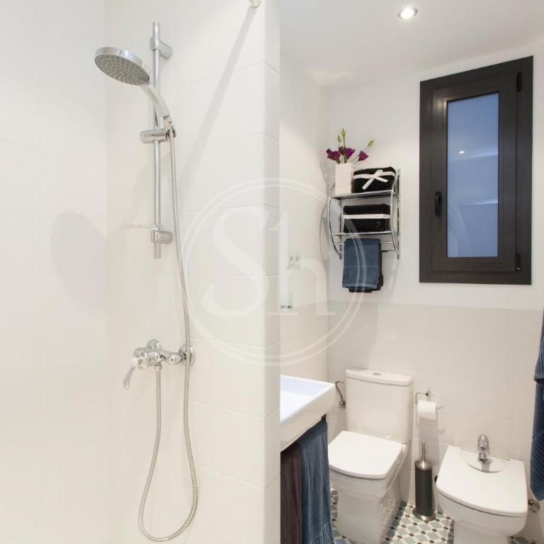 Modern Eixample Apartment - Two-Bedroom Apartment - 16