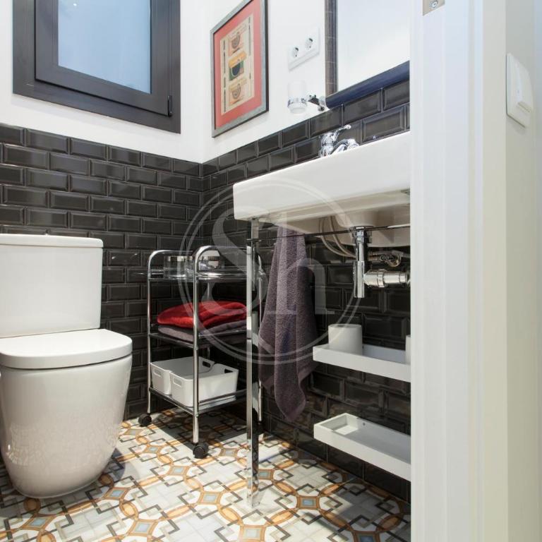 Modern Eixample Apartment - Two-Bedroom Apartment - 15