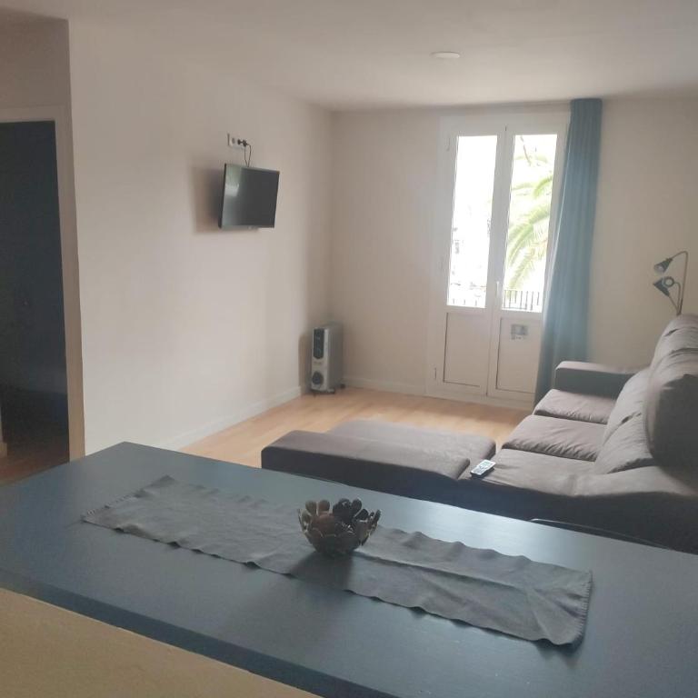Diagonal Apartments - Three-Bedroom Apartment - 2