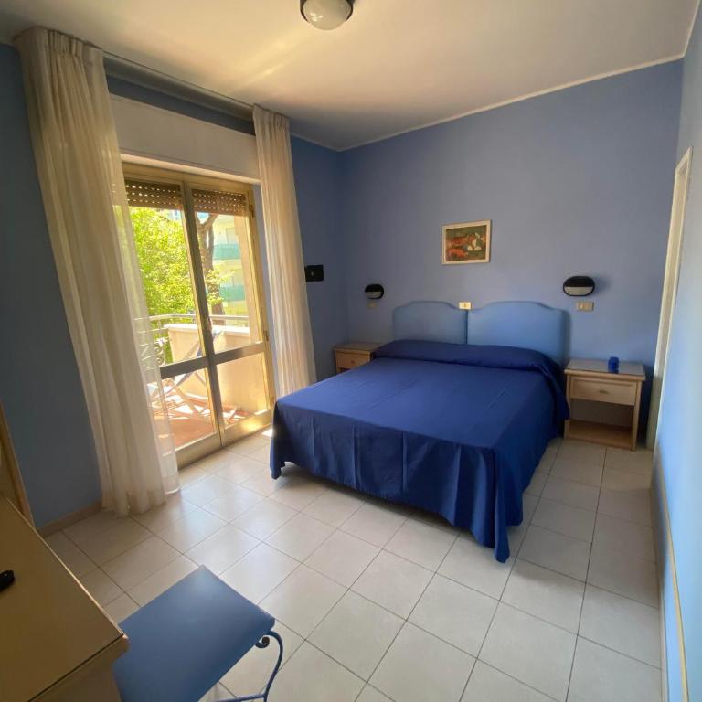 Hotel Paris - Doppelzimmer mit Balkon - 2