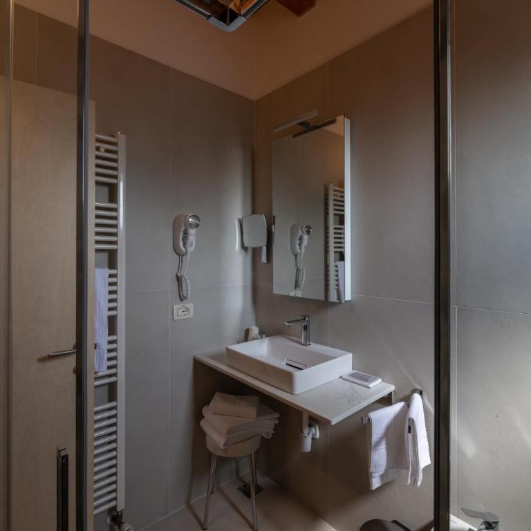 Hotel Villa Angelina - Deluxe King Room - No Pets Allowed - 4