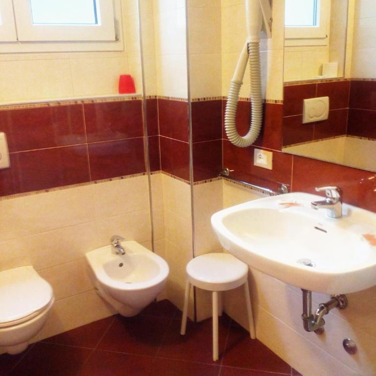 Hotel Monica - Camera Tripla - 7