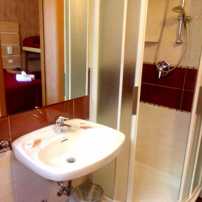 Hotel Monica - Camera Tripla - 1