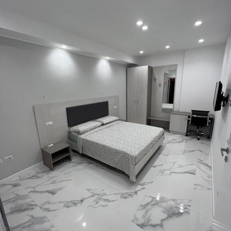 Alba White - Deluxe Double or Twin Room - 2
