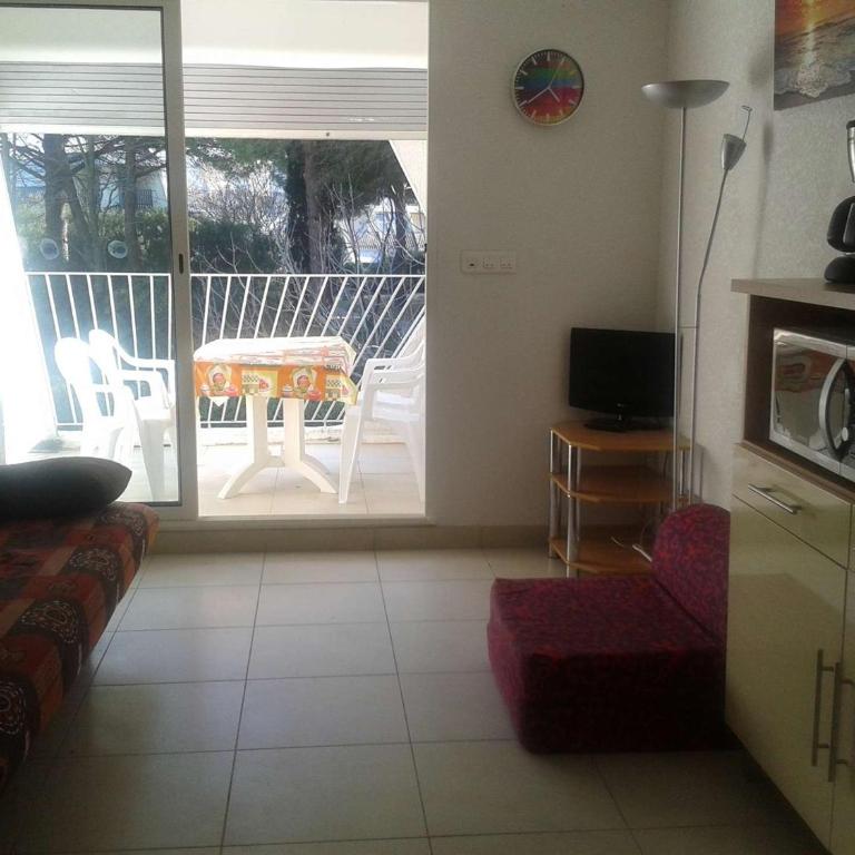 Studio Calme avec Loggia, à 600m de la Plage et Proche Commerces - FR-1-328-93 - Studio - 3