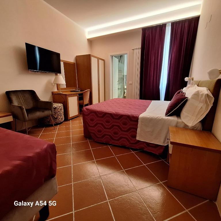 Hotel Maxim Axial - Camera Tripla con Accesso Scale - 6