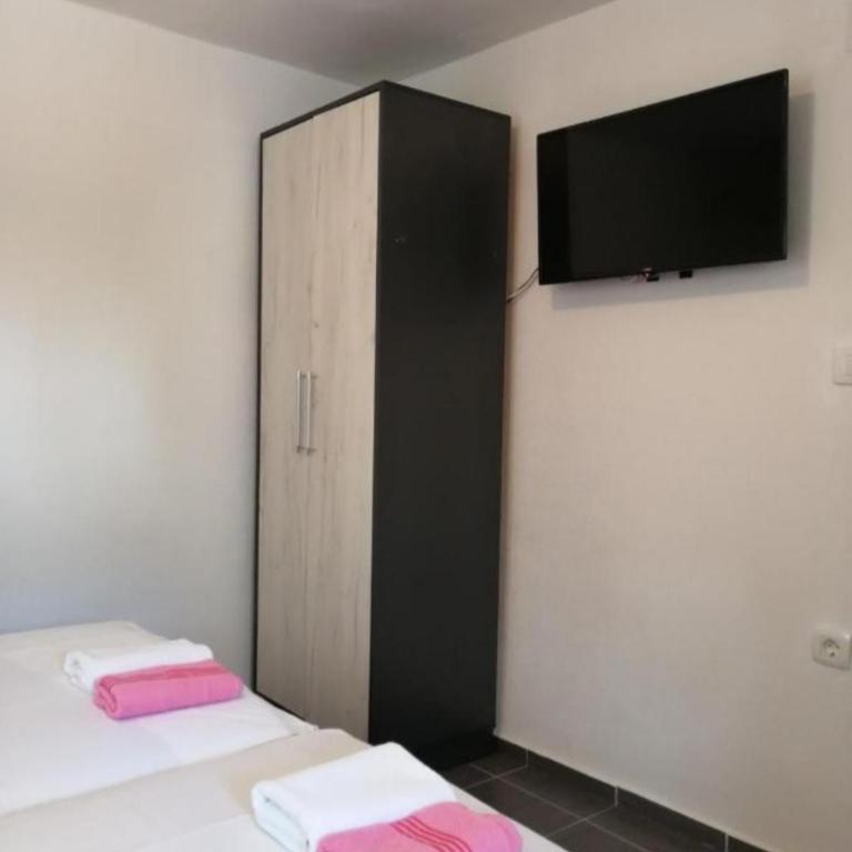 Sara apartments - Double Room with Private Bathroom - 2