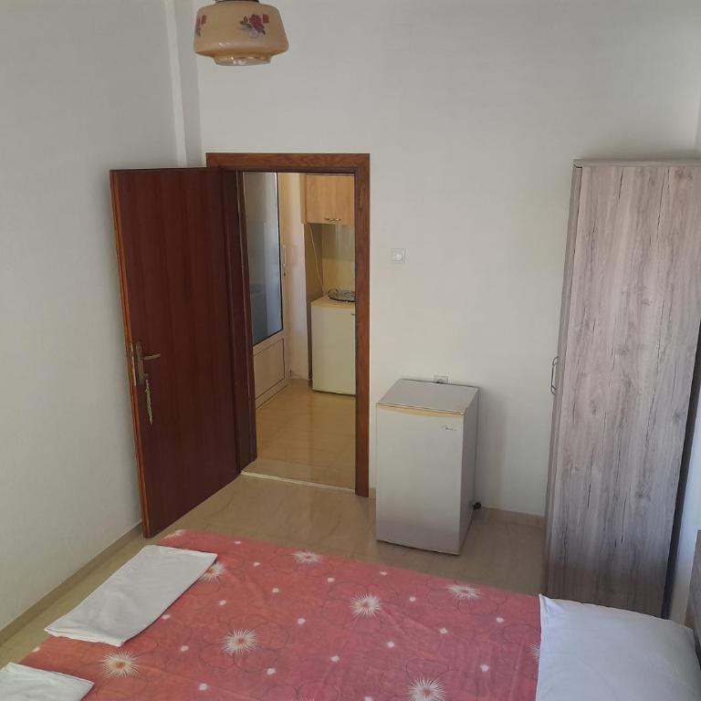 Ulpiana - Apartments,Rooms,Hostel - Double Room with Balcony - 10