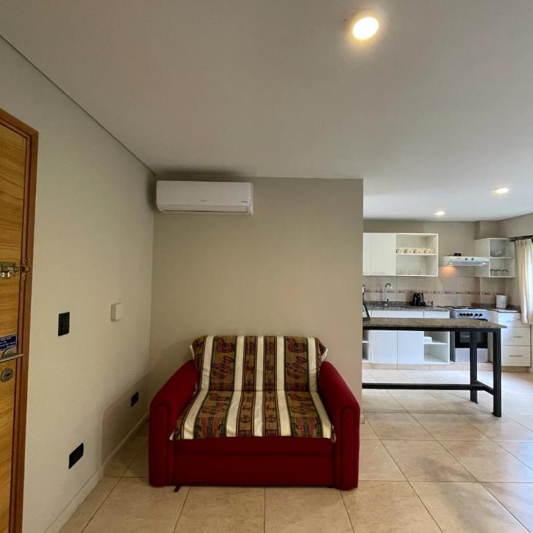 Bonito apartamento a metros del Parque San Martín y Arístides - Apartamento de 1 dormitorio - 2
