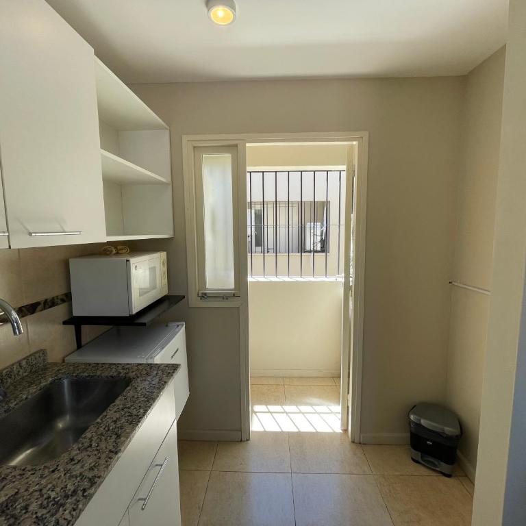 Cómodo apartamento a metros del Parque San Martín y Arístides - Apartamento de 1 dormitorio - 2