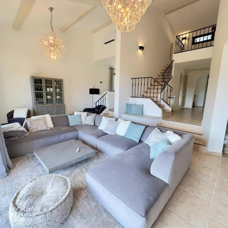 Villa moderne 6 CH pour 12 avec piscine privée, clim et parking aux Issambres - FR-1-768-24 - Villa - 4
