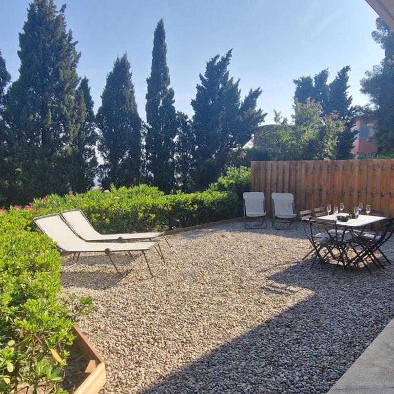 T3 avec jardin - mer, soleil et tout à pied - Two-Bedroom Apartment - 4