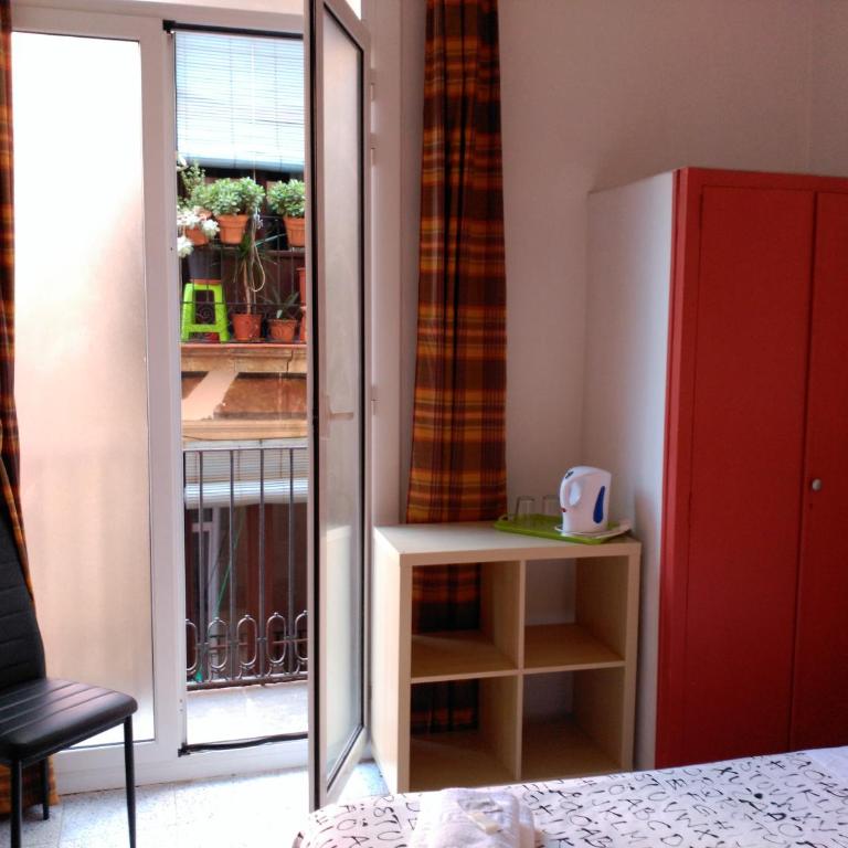 Hostal River - Double or Twin Room with Private Bathroom - 3