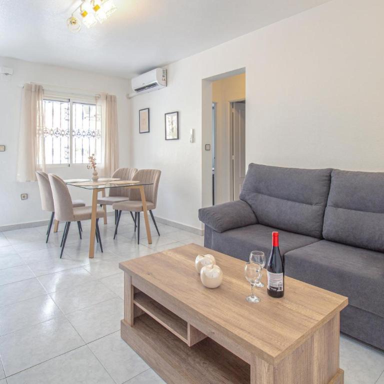 2 Bedroom Gorgeous Apartment In Torrevieja - Two-Bedroom Apartment - 1