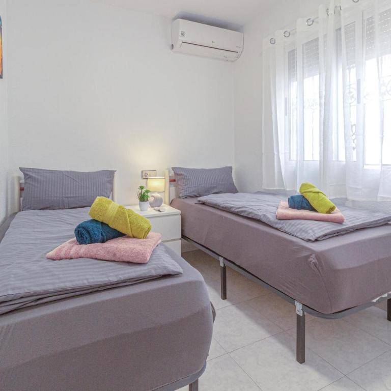 2 Bedroom Gorgeous Apartment In Torrevieja - Two-Bedroom Apartment - 15