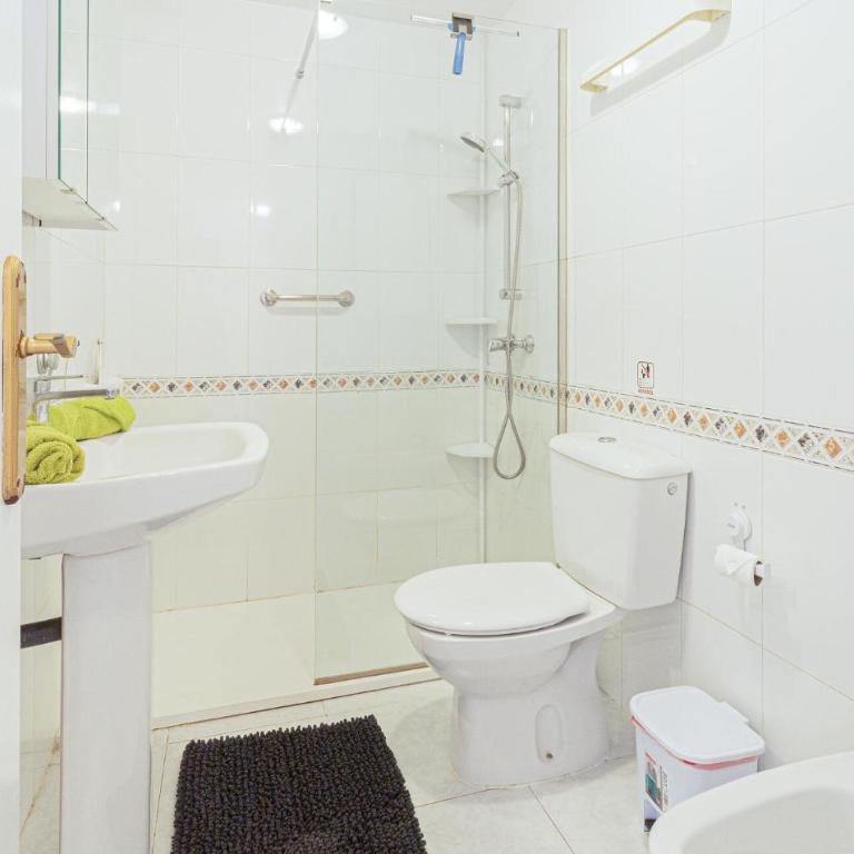 2 Bedroom Gorgeous Apartment In Torrevieja - Two-Bedroom Apartment - 16