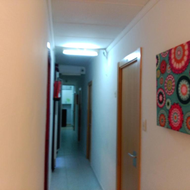 Hostal River - Single Room with Shared Bathroom - 2