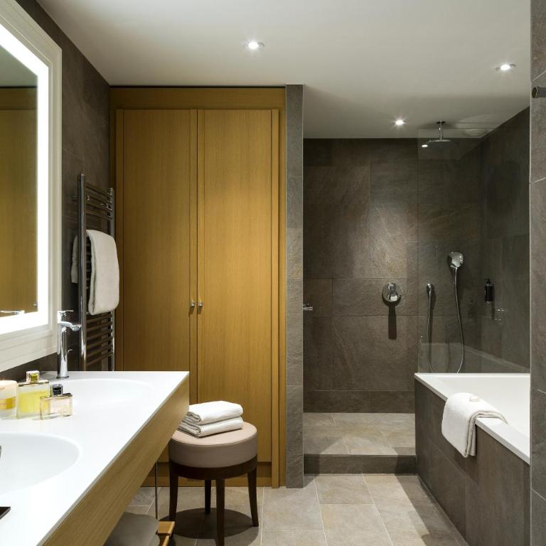 Hôtel Barrière L'Hôtel du Golf - Suite Deluxe - 1