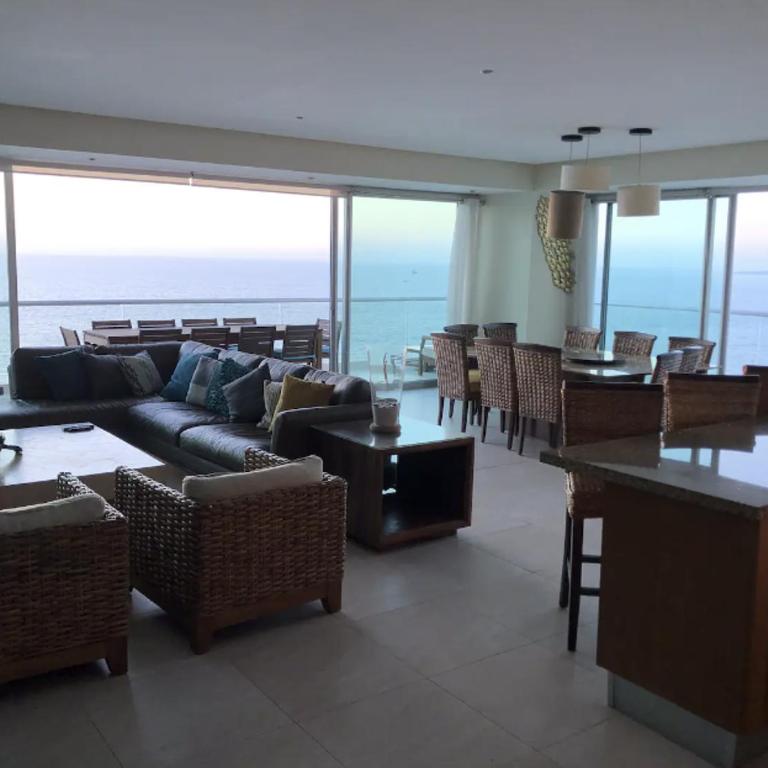 Peninsula Condo on 10th Floor - Villa - 15