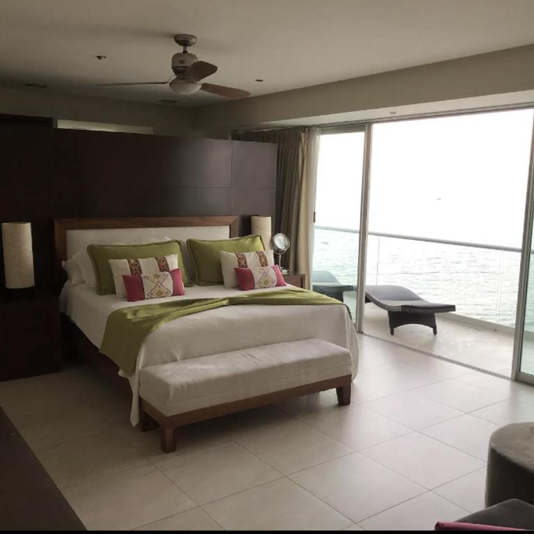 Peninsula Condo on 10th Floor - Villa - 16