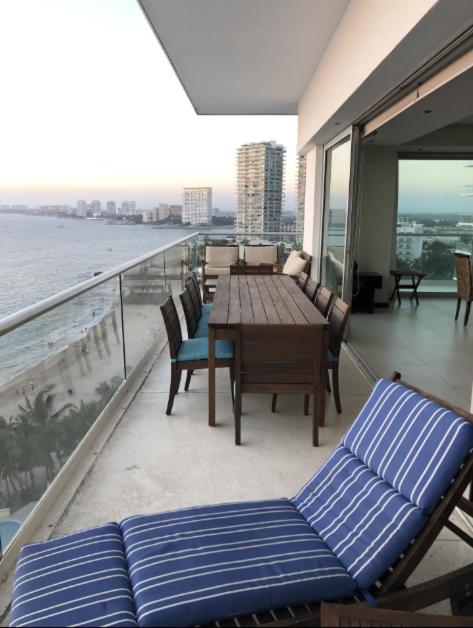 Peninsula Condo on 10th Floor - Villa - 23