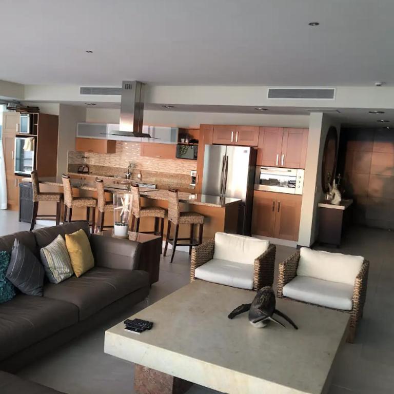Peninsula Condo on 10th Floor - Villa - 26