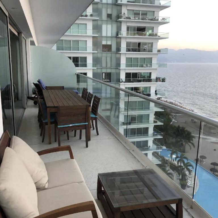 Peninsula Condo on 10th Floor - Villa - 30