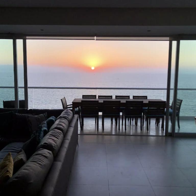 Peninsula Condo on 10th Floor - Villa - 32