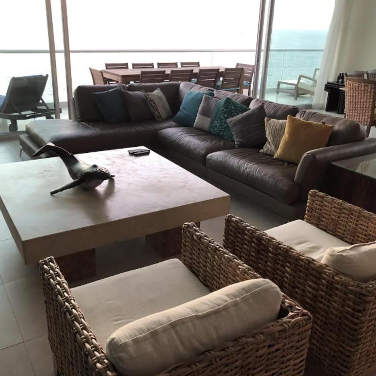 Peninsula Condo on 10th Floor - Villa - 39