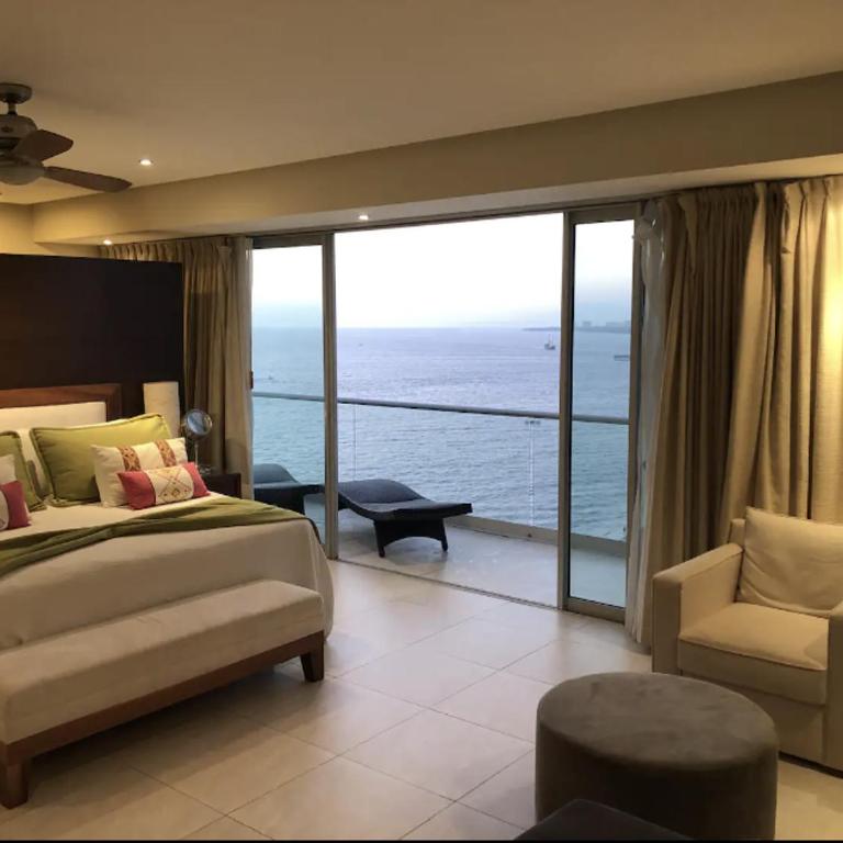 Peninsula Condo on 10th Floor - Villa - 43