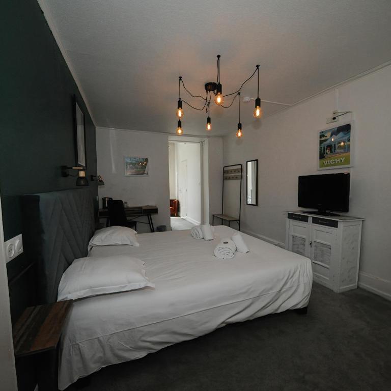 Hôtel & Restaurant Le Patio VICHY - Chambre Triple (2 Adultes & 1 Enfant) - 6