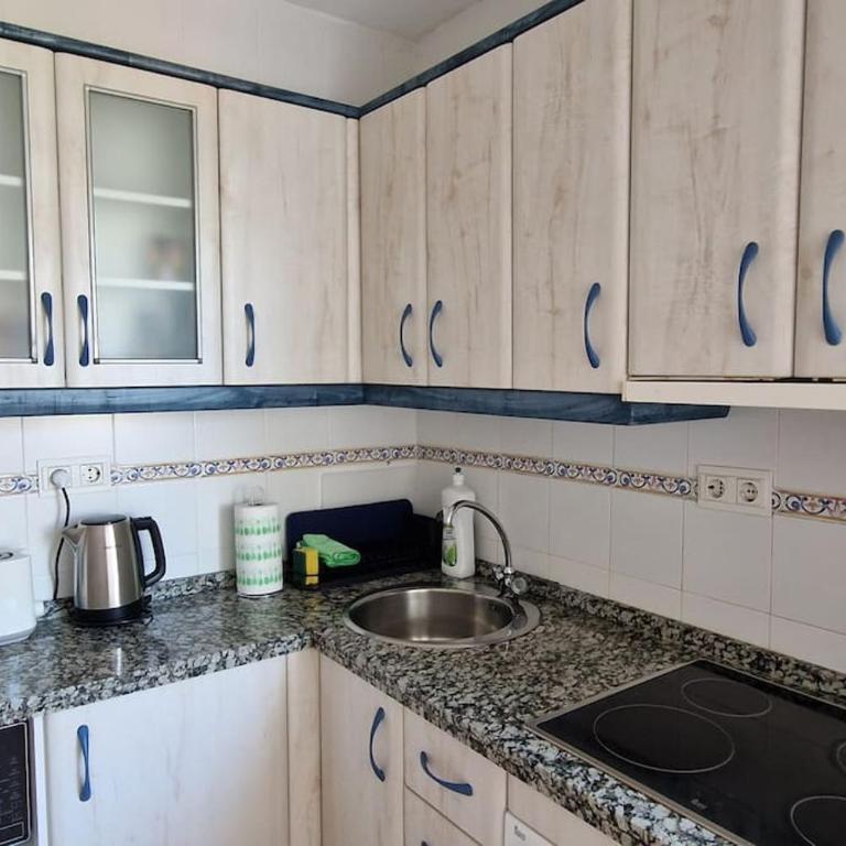 Beach Santa Ana, pool, 2 free parking, WiFi, 3 bedrooms, for 6-7 people, large terrace with Sea view - Three-Bedroom Apartment - 24