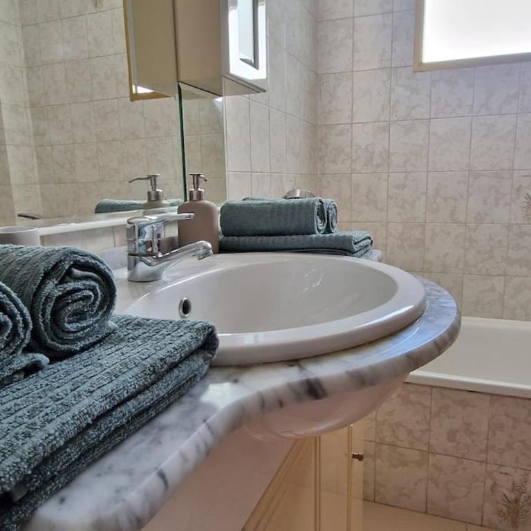 Beach Santa Ana, pool, 2 free parking, WiFi, 3 bedrooms, for 6-7 people, large terrace with Sea view - Three-Bedroom Apartment - 26