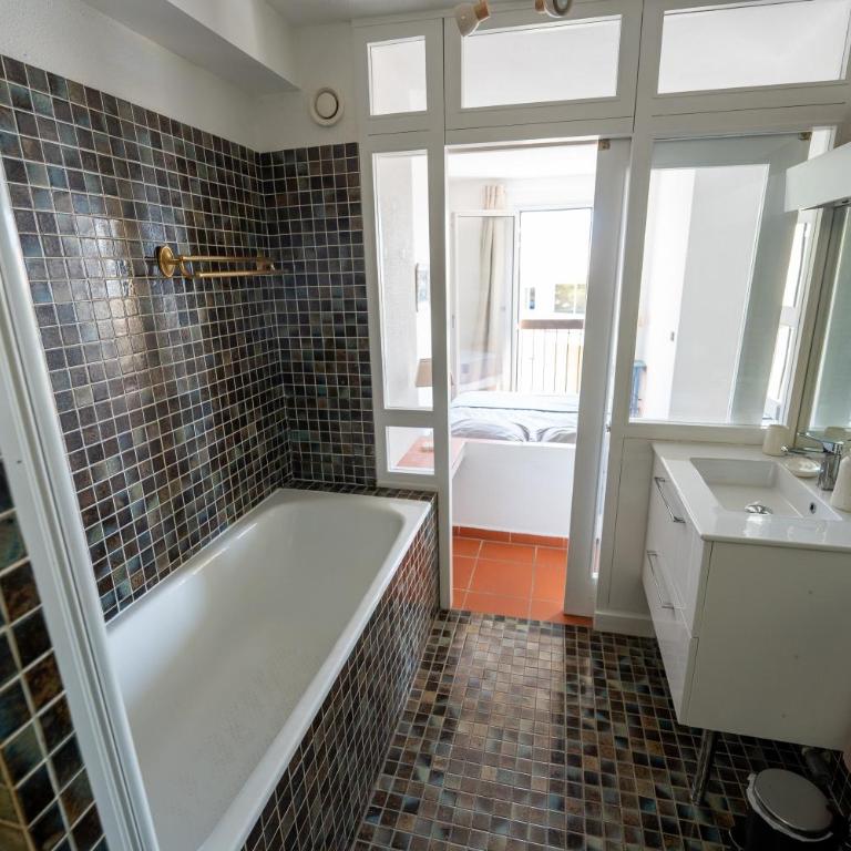 Superbe T3 pour 6 personnes, résidence calme avec piscine - Two-Bedroom Apartment with Terrace and Sea View - 16