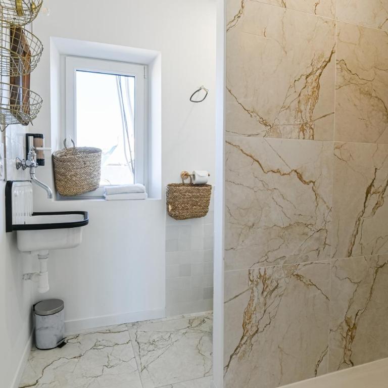 Villa Robs - Studios et Appartements - Localisation idéale - Studio Lit Queen-Size - 5