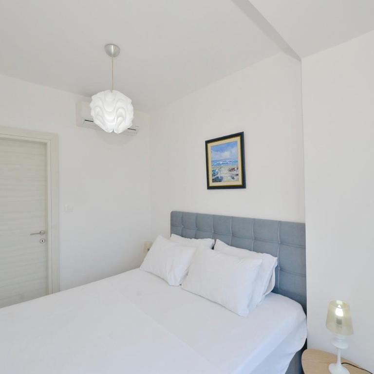 Pearl Shell Apartments - One-Bedroom Apartment with Balcony and Sea View - 5