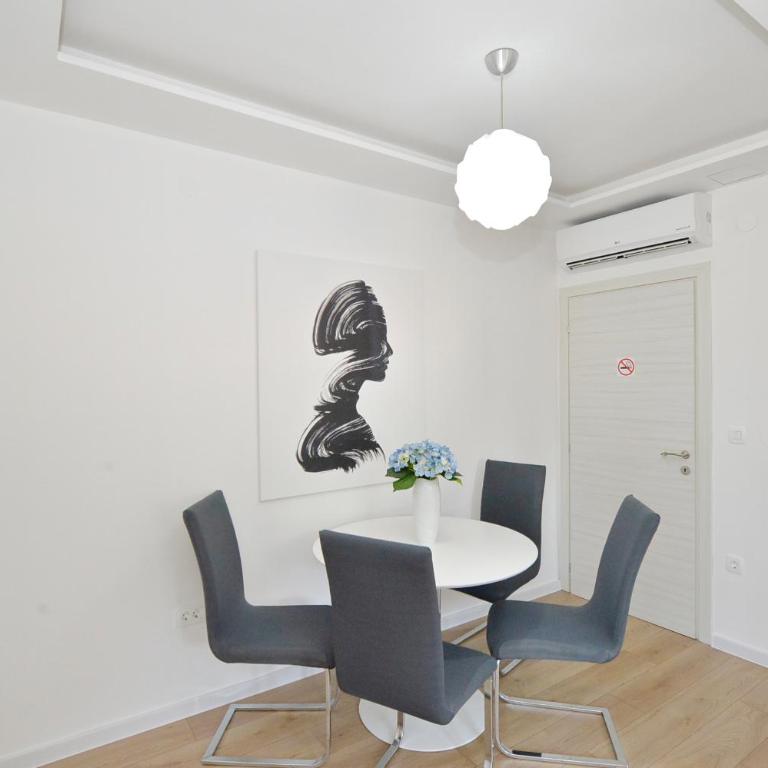 Pearl Shell Apartments - One-Bedroom Apartment with Balcony and Sea View - 12