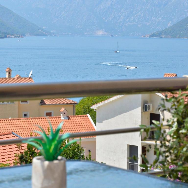 Pearl Shell Apartments - One-Bedroom Apartment with Balcony and Sea View - 19