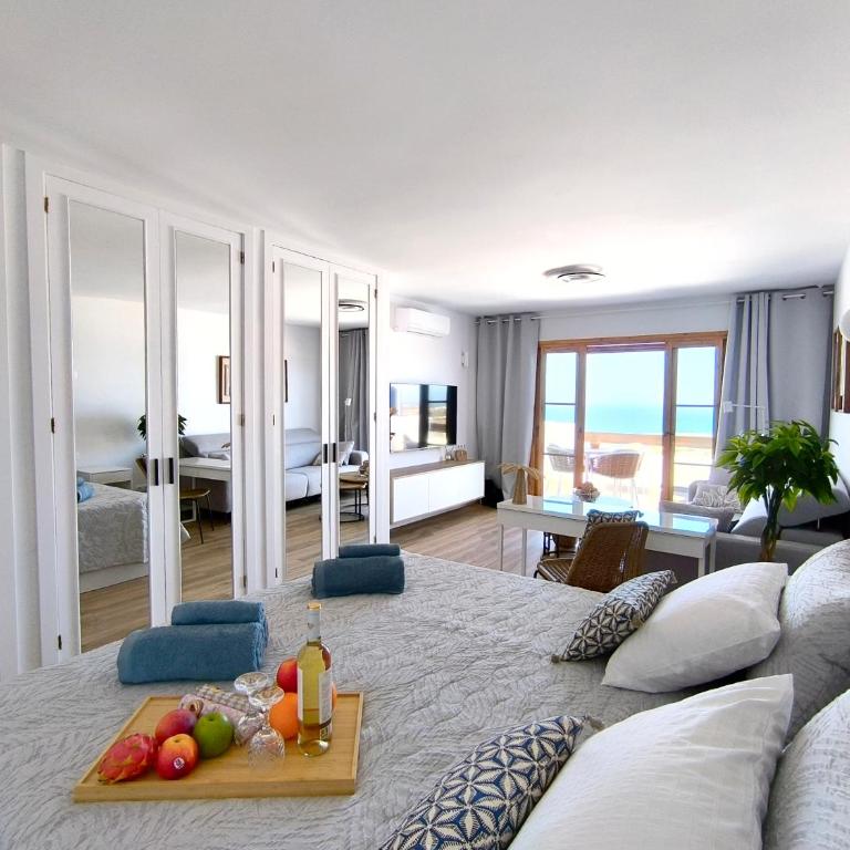 Los Cristianos - breathtaking view, AC, heated pool, fibre net - Apartamento Estudio con vistas al mar - 1