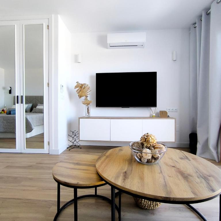 Los Cristianos - breathtaking view, AC, heated pool, fibre net - Apartamento Estudio con vistas al mar - 7