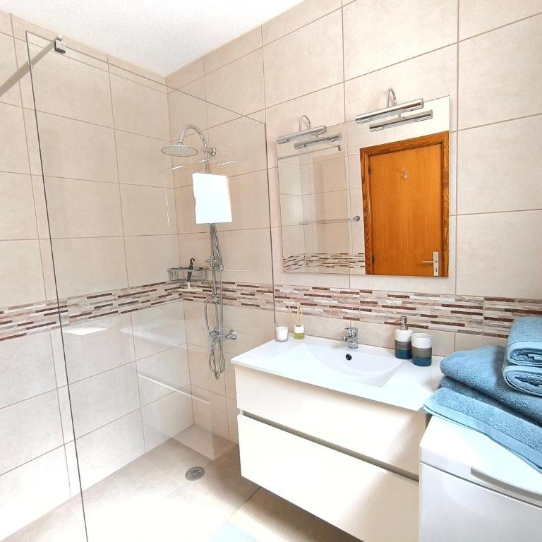 Los Cristianos - breathtaking view, AC, heated pool, fibre net - Apartamento Estudio con vistas al mar - 25