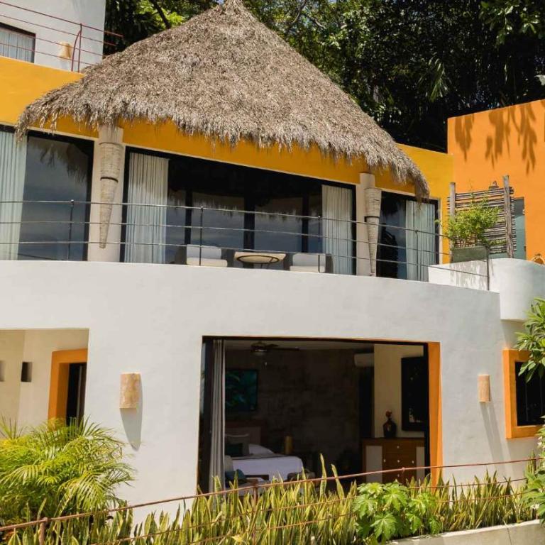 Oceanfront 15 Bedroom Villa for 34 Guests - Villa - 10