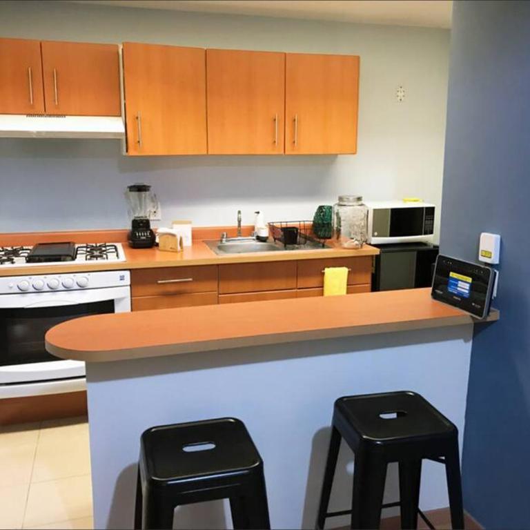 DOWNTOWN APT Pool & Gym - Apartamento de 2 dormitorios - 3