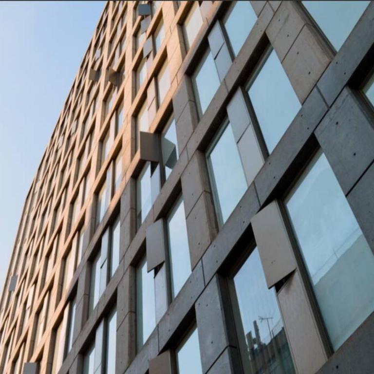 DOWNTOWN APT Pool & Gym - Apartamento de 2 dormitorios - 11